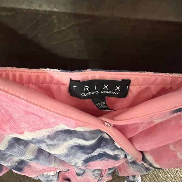 Cute little shorts romper size medium - Picture 3 of 5